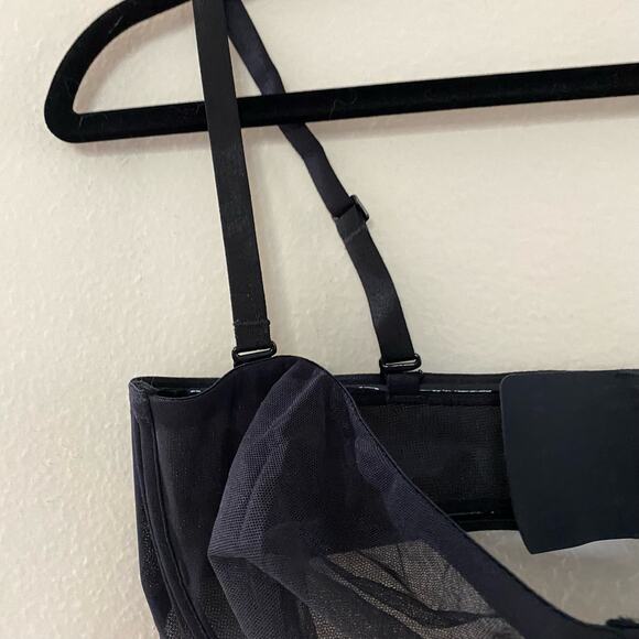 NEW Skims Ultra Fine Mesh Strapless Bra in Onyx 36D - Picture 2 of 4